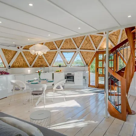 Casa de Férias Planetarium Kaštel Novi